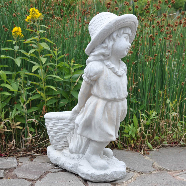 Mädchen mit Korb