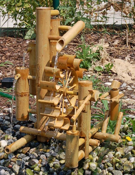 Jeu d'eau en bambou, fontaine