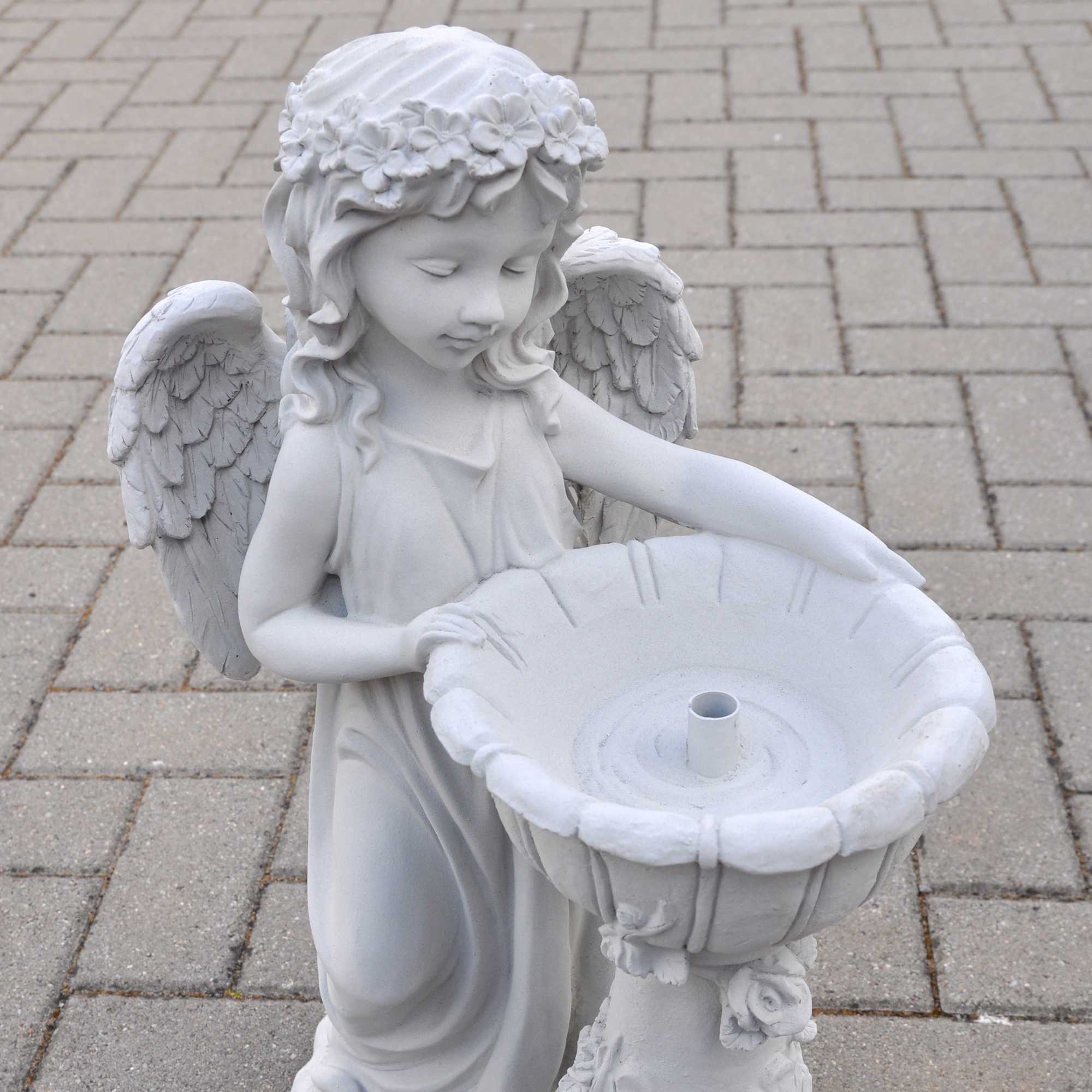Engel am Brunnen